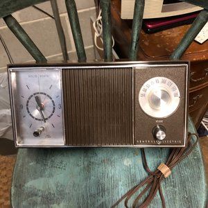 General Electric Vintage Am radio alarm clock .
